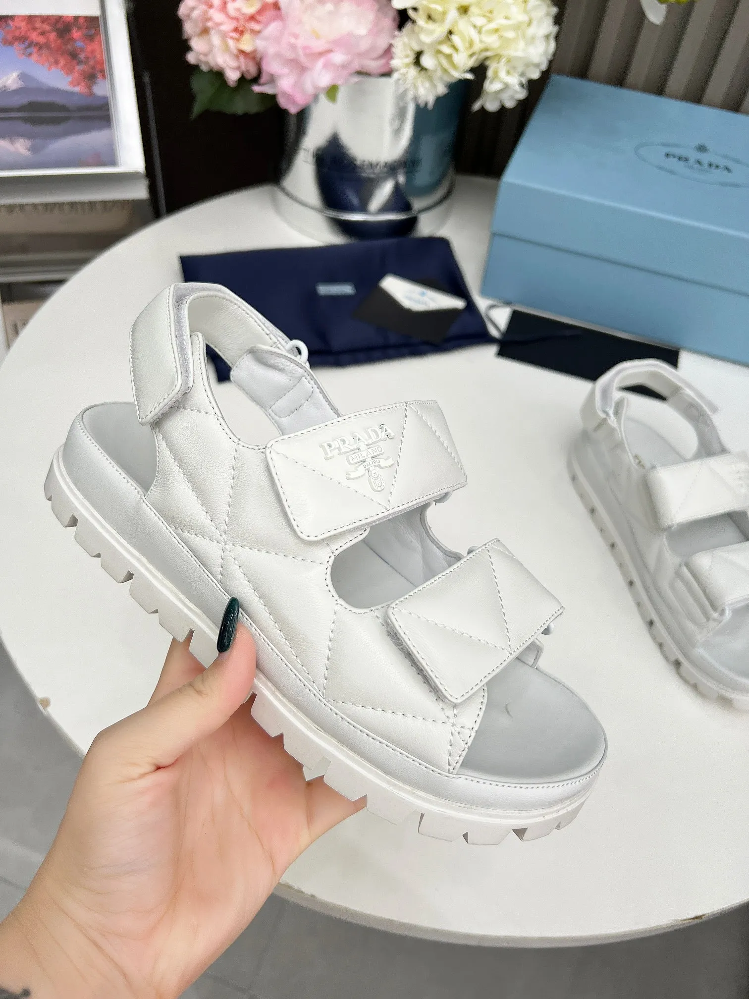 👟👟Ex-factory price 480👟👟 PRADA spring and summer catwalk new sandal series classic thick-soled sandals fabric mixed sheepskin surface lambskin lining original hardware 1:1 development soft and delicate foot feel extremely comfortable versatile style original foam outsole easy to control 5 colors available (35-41) size
